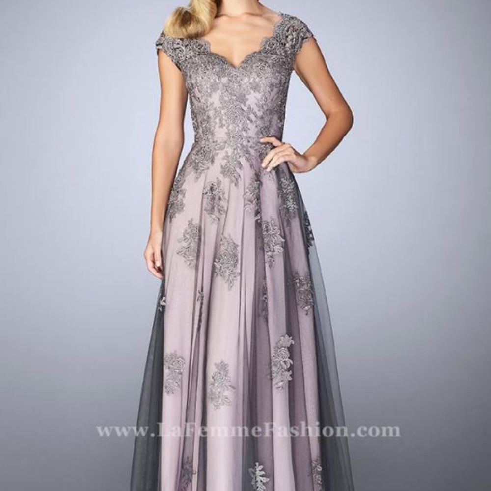 NWT La Femme Style #23449 Size 6 US